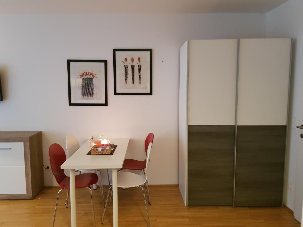 Bullsliving Kaisermuehlen Apartment Erni Next To Uno City Wina Bagian luar foto