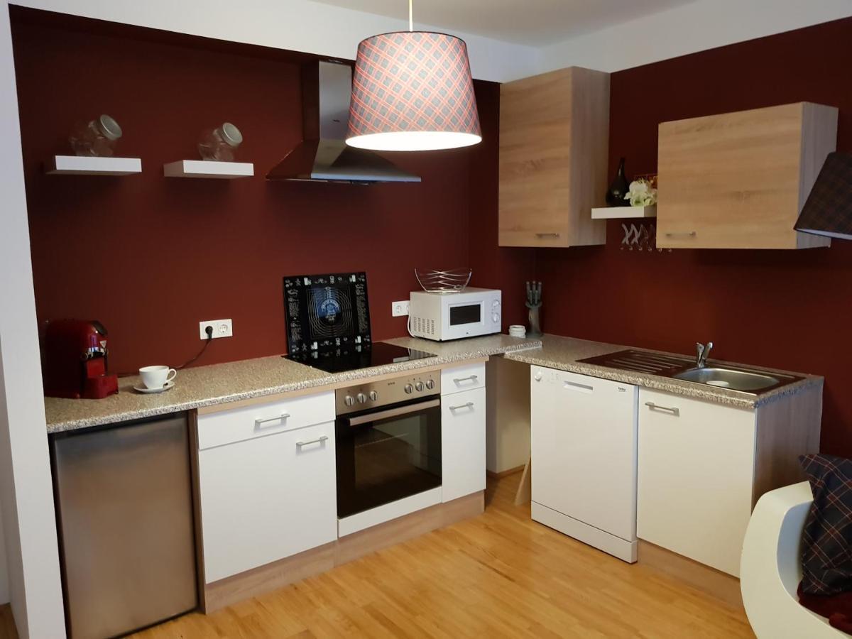 Bullsliving Kaisermuehlen Apartment Erni Next To Uno City Wina Bagian luar foto